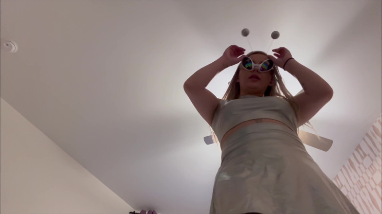 Kink in Time: La domination géante futuriste de Phoenix Sinz 4K, POV, un fantasme...