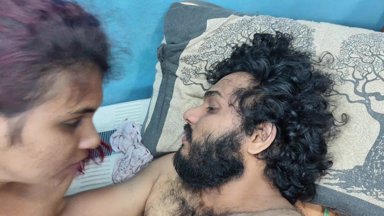 Vaigavarun45: Fierbinte Deep Lip Lock în romantism nud