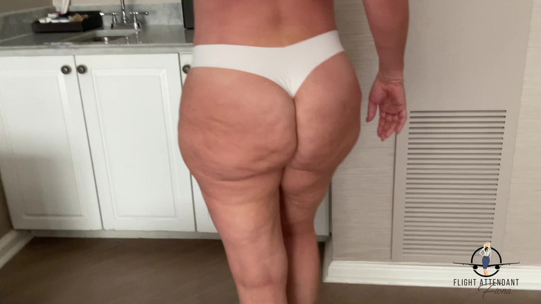 Flight Attendant Fiona: Bangun di sebelah saya