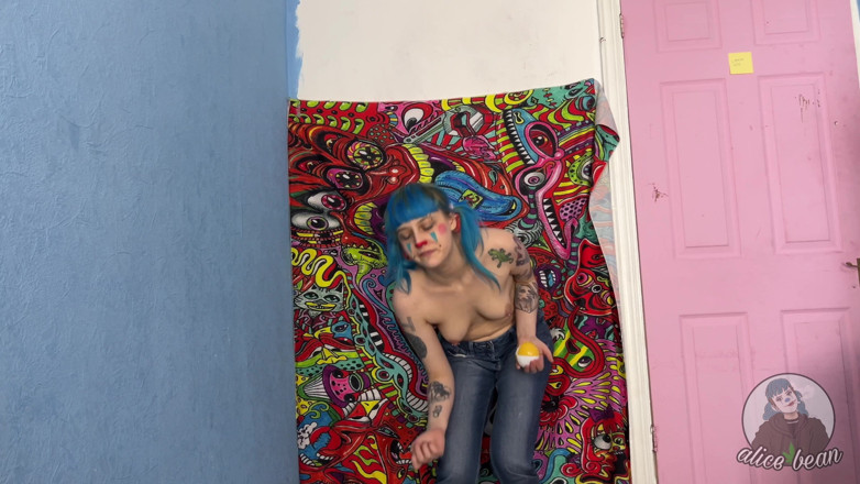 Alice Bean: Si destreggia e bagna