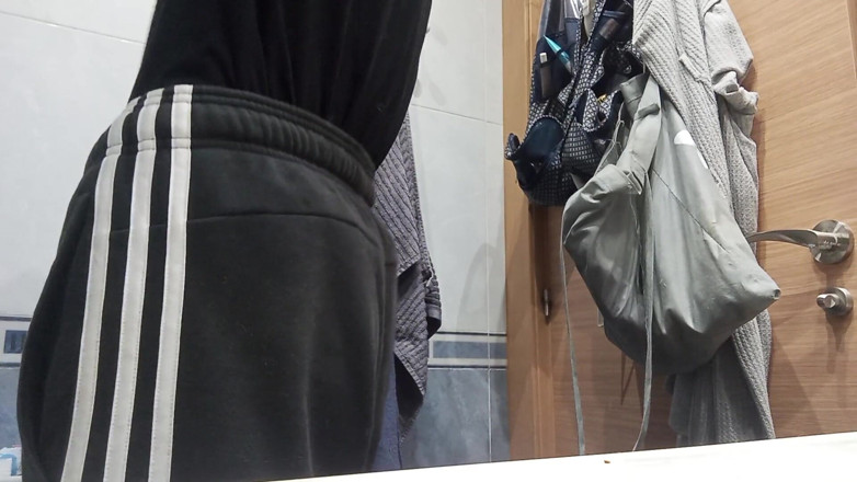 Elvissc: Oblékal jsem se po tom, co jsem vyšel ze sprchy, šel...