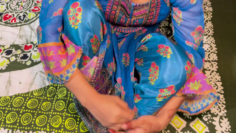 Riya Chowdhury: Meine liebe bhabhi braucht ein kondom zum ficken mit mir
