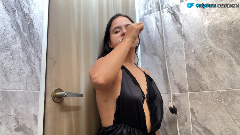 MaRaSexx: 義理の妹と二人きりで家にいて、初めてのポルノビデオを撮影した日