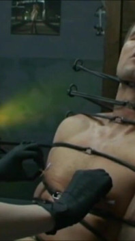 BDSM humiliant un petit pénis