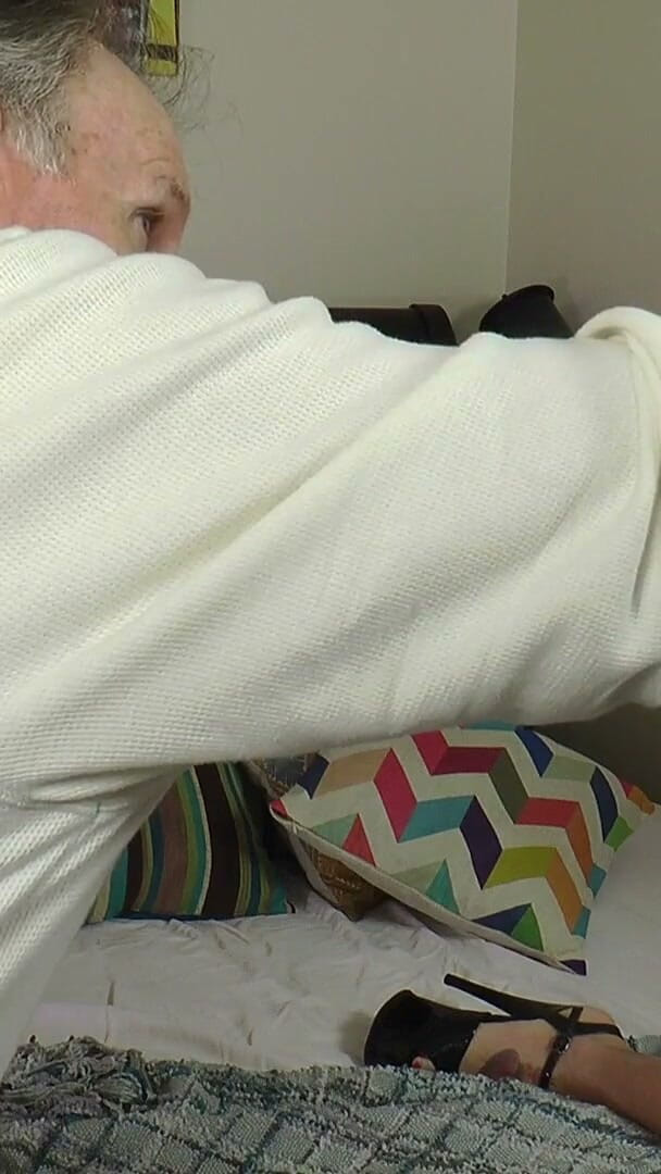 French Sex Connection: Vay be. Lily Lane sapan mı yapıyor?!