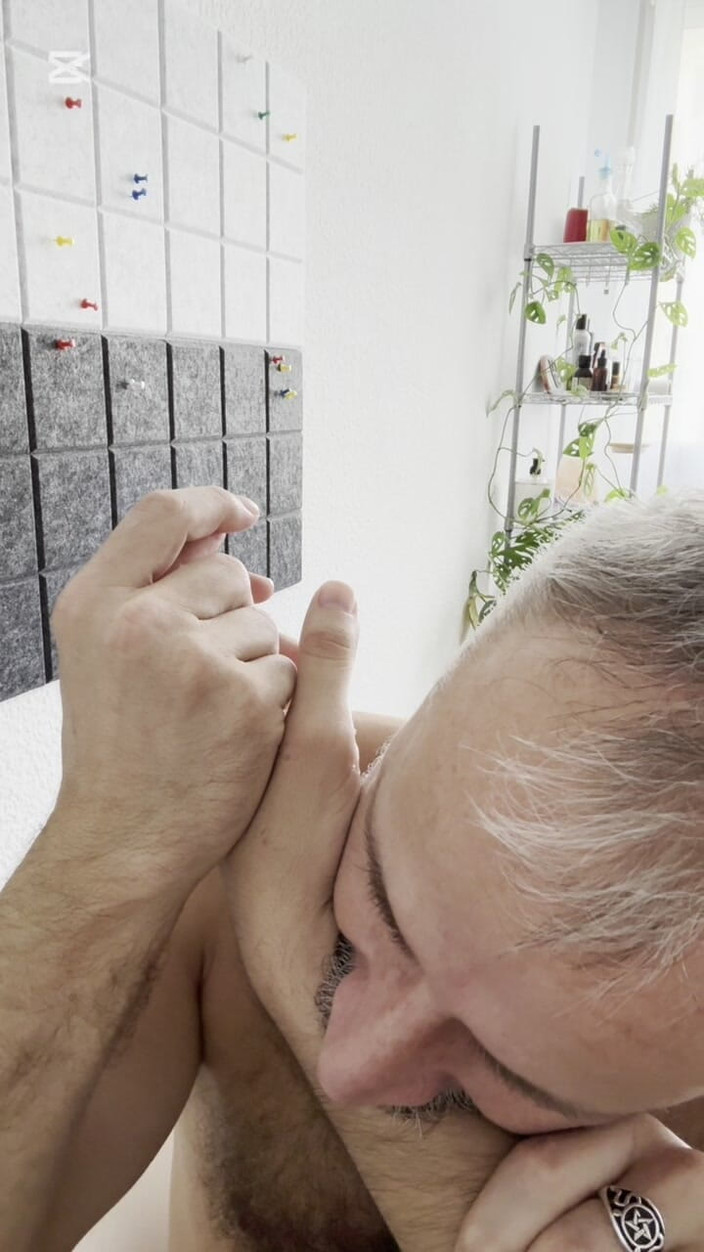 MegaPollonyCulazo: 페를루치가 나를 물고 있어