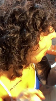 Dövmeli çift transvestite nathalia fontes ile üçlü seks yapıyor