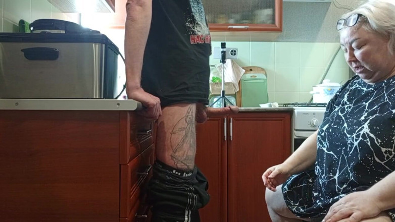 Zona901: Ibu tiri Menangis Semua Air Mani Selepas Blowjob