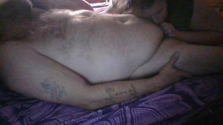 BI_BHC_COUPLE: Esposa gananciosa engole cada gota