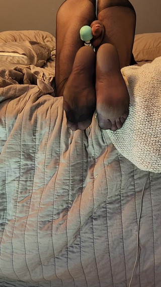 Nyronic: Sissy Cumming v bondage a punčochách