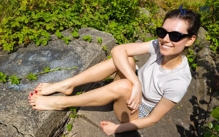 Czech Soles - foot fetish content: Teen Andrea's Sexy Feet Session in Park