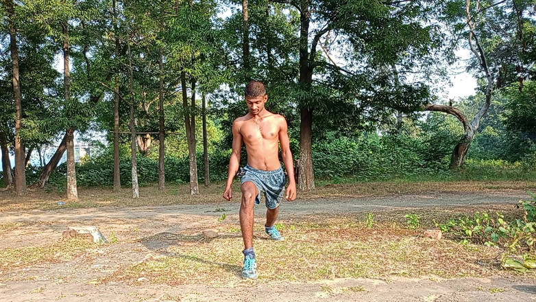 LinearOrnament35: Rafforza i tuoi glutei con lunghi allenamento