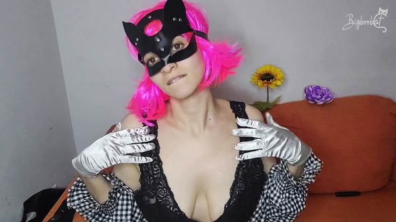 BigBoobCat: Jsem tak nadržená! Moje velká přírodní prsa a maska kundičky...