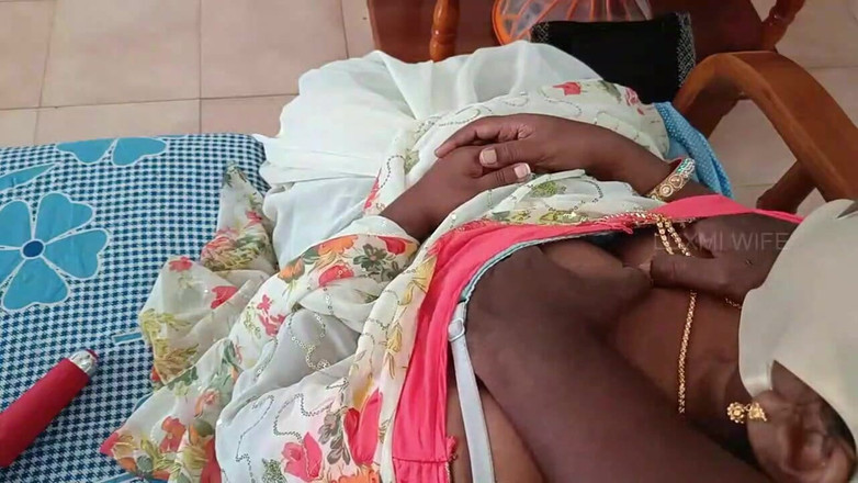 Luxmi Wife: Nevlastní syn šuká nevlastní mámu, bílé saree - ep 2