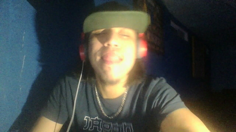 AlexAlejandro13: Bermain dengan lidah