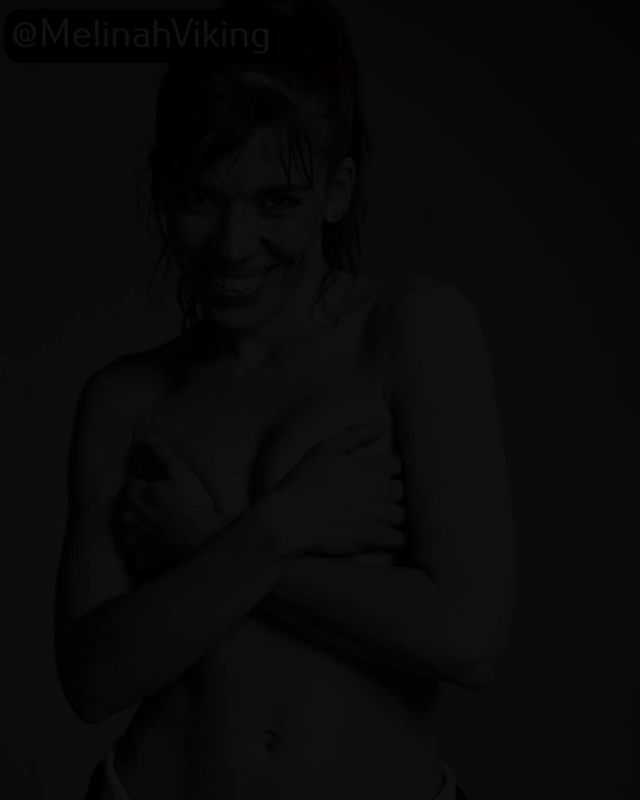 Melinah Viking: B&amp;W 裸照