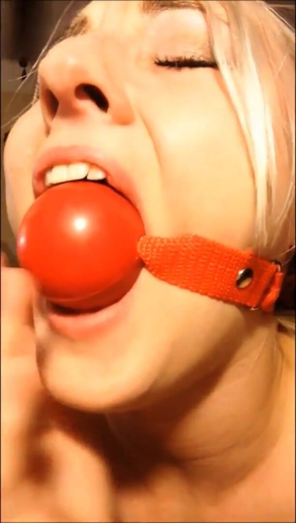 Selfgags classic: Saya suka disedak!
