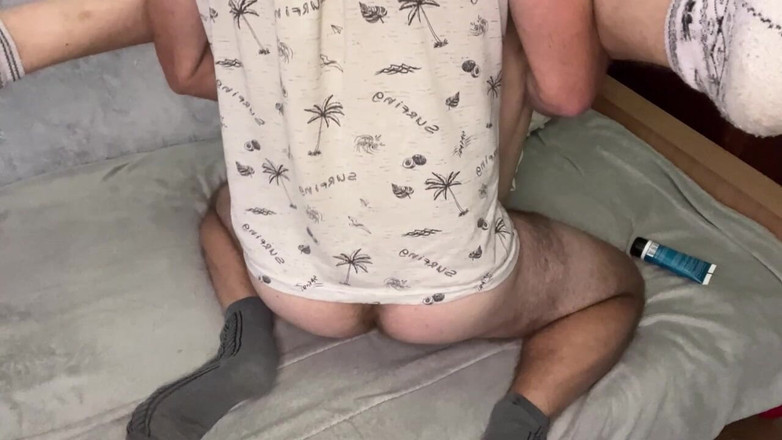 MaxHotty: Teenslippers met harige hete papa