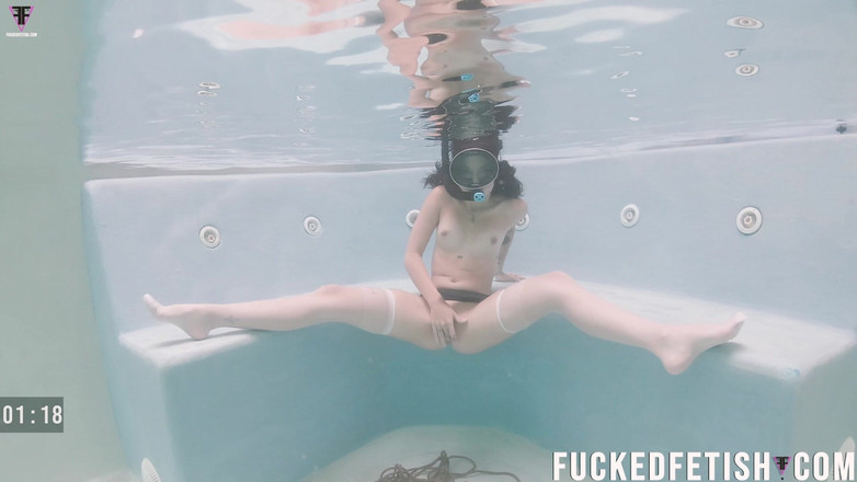 Fucked fetish: Snorkeling HD sous l’eau, chaussettes blanches, masturbation