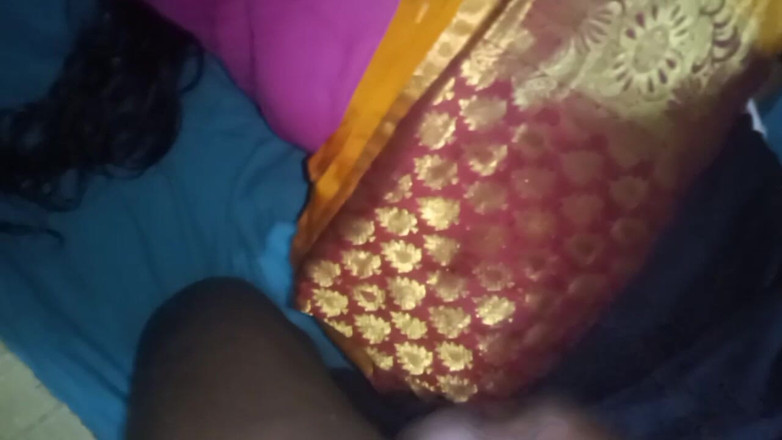 Priyanka314: Indická thelgu bhabhi žena v domácnosti šuká v domácím videu