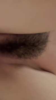 Sugkopp dildo knulla medan hennes fästman är borta - intensiv orgasm och riktig spruta