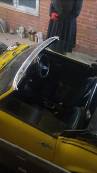 Di balik layar, mobil jadul