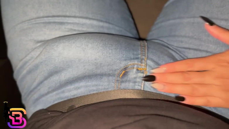 Bruna Santiny Hetero: 나는 이 자식을 계속 놀렸고, 그가 차를 세우고 나를 아주 뜨겁게 섹스하며 마지막에 내 작은 입에 사정했다