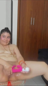 Orta Yaşlı Seksi Kadın Mastürbasyon Yapıyor Ve Sert Fışkırtıyor