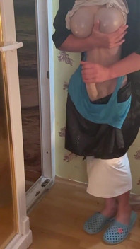 Nošení a masturbace tranny till cums