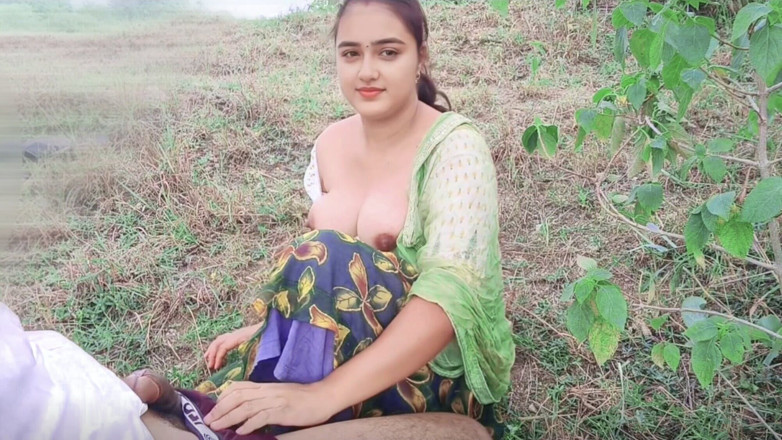 Fuckkkker: Une fille du village s’amuse dans la forêt, une belle...