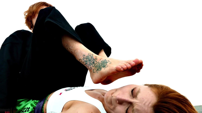 Defeated Sex Fight: Stella vs Meryl - In hardcore fight with foot fetish