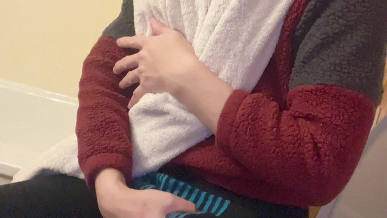 sweethanajapanese: Drobná přírodní prsa Hana tak pěkná je v koupelně ve...