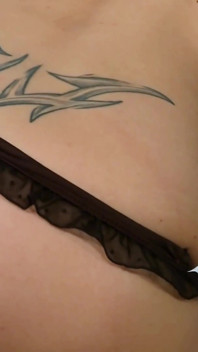 Сексуальную и провокацию милфу с большими сиськами трахнул жесткий член с глубоким проникновением