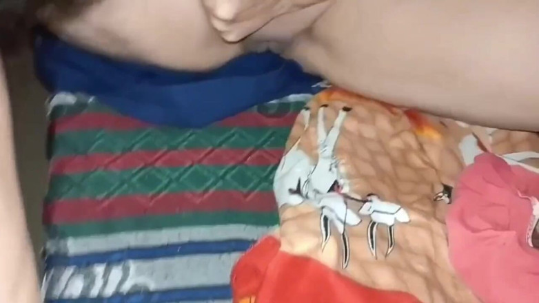 Janvibhabhii: Kakak ipar indiaku marah sama baiya, kami berbagi ranjang single,...