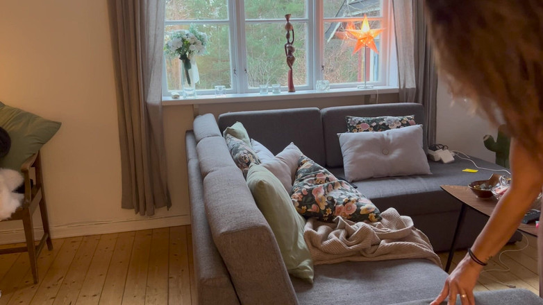 LoveAndRopes: MILF Bekommt Es Von Hinten Auf Dem Sofa Und Ehemann...