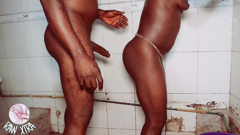 RAW XTRA: Seks kamar mandi terbaik dengan pacar baruku