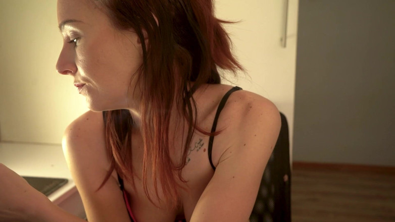 Alicia Robertz: Pink Bra Smoking Session