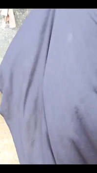 야외에서 인정사정 많은 섹스를 즐기는 핫한 마누라