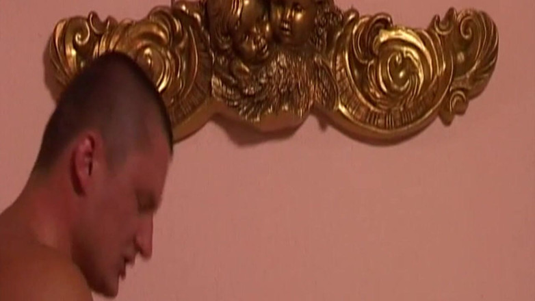 NAUGHTYPOLSKA: Prsatá brunetka MILF bere tvrdého ptáka hluboko do pejska