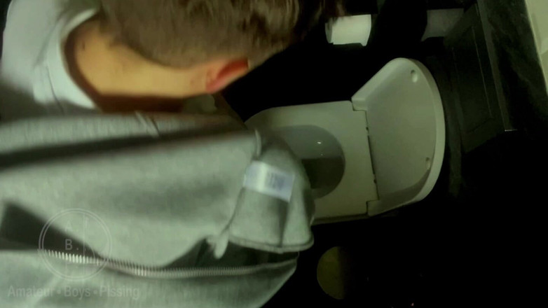 AmateurBoysPissing: Amateur Boys Peeing Together