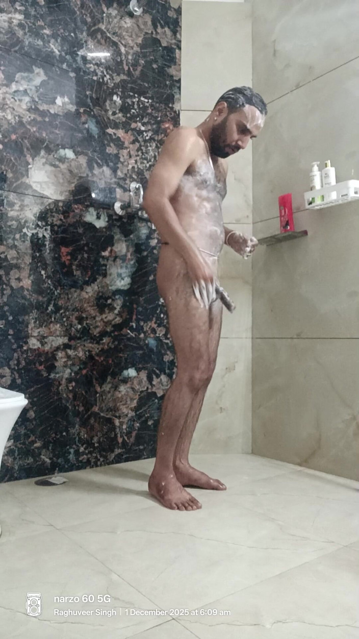 Rajasthani-old-lover: Индийский полицейский, отчим получает душ