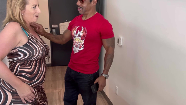 Danni Jones: King Cobra Takes PAWG MILF Danni Jones’ BBC Virginity