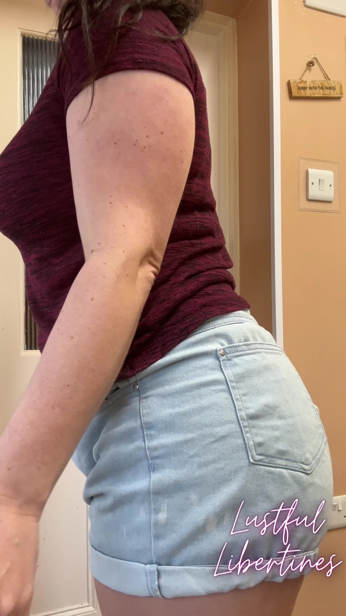 Lustful Libertines: Ausgeschlossen Und Verzweifelt Am Pinkeln - Shorts Benetzen