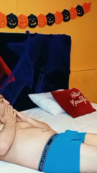 万圣节幻想我操了我的继母打扮成一个小女巫。