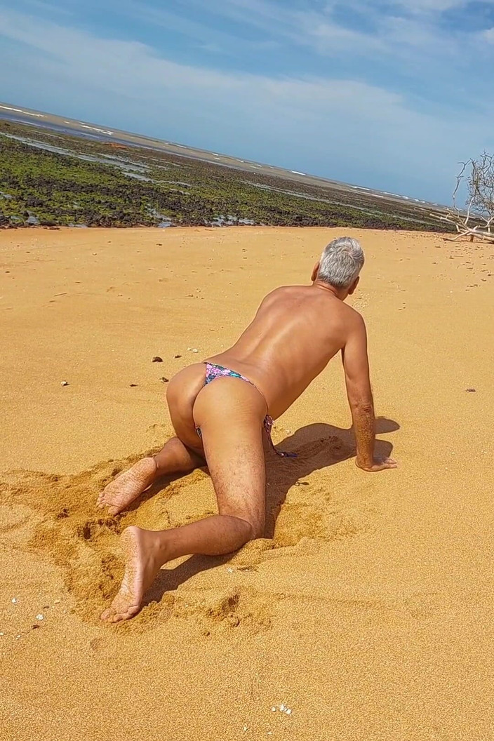 Ladysilvas: Ladysilva op het strand in bikini pronkt met haar hete...