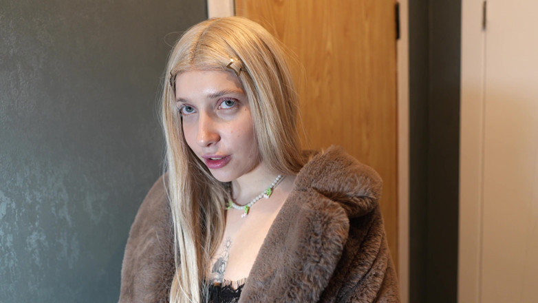 LyalkaRPG: Незаймана продовжує трахати повію після того, як він закінчив, кінчаючи кремпай в її пизду