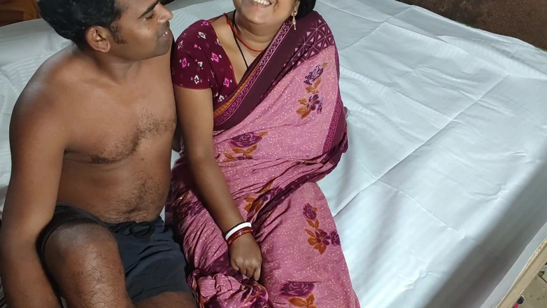 Raju Raju: Hint Köy Tarzı Sıcak Saksafon Video