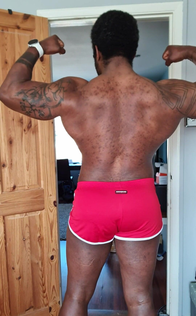 Red Shorts Big (Amadeus Mode)
