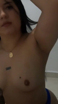 Grande pau preto namorado curioso sobre seus peitos pequenos quente namorada latina, body count sexy tanga azul - Jhodez1