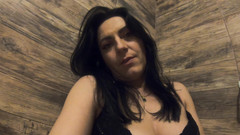 MilfyCalla: Schönes latina-mädchen, das beim pinkeln masturbiert 153